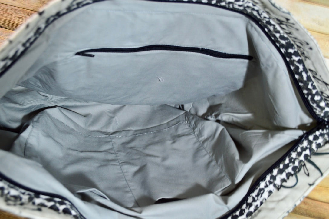Vogue II Weekender Bag – Sophisticated Paris Print with Modern Contrast