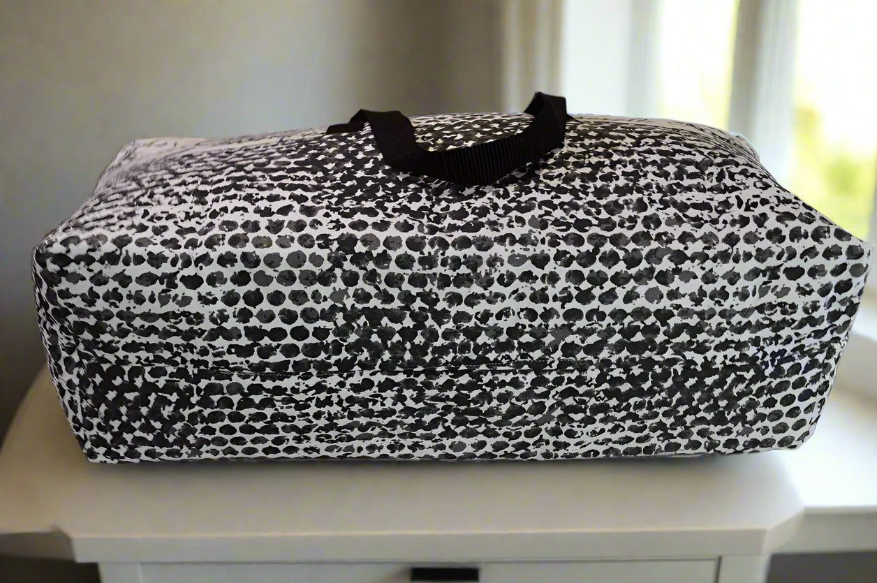 Vogue II Weekender Bag – Sophisticated Paris Print with Modern Contrast