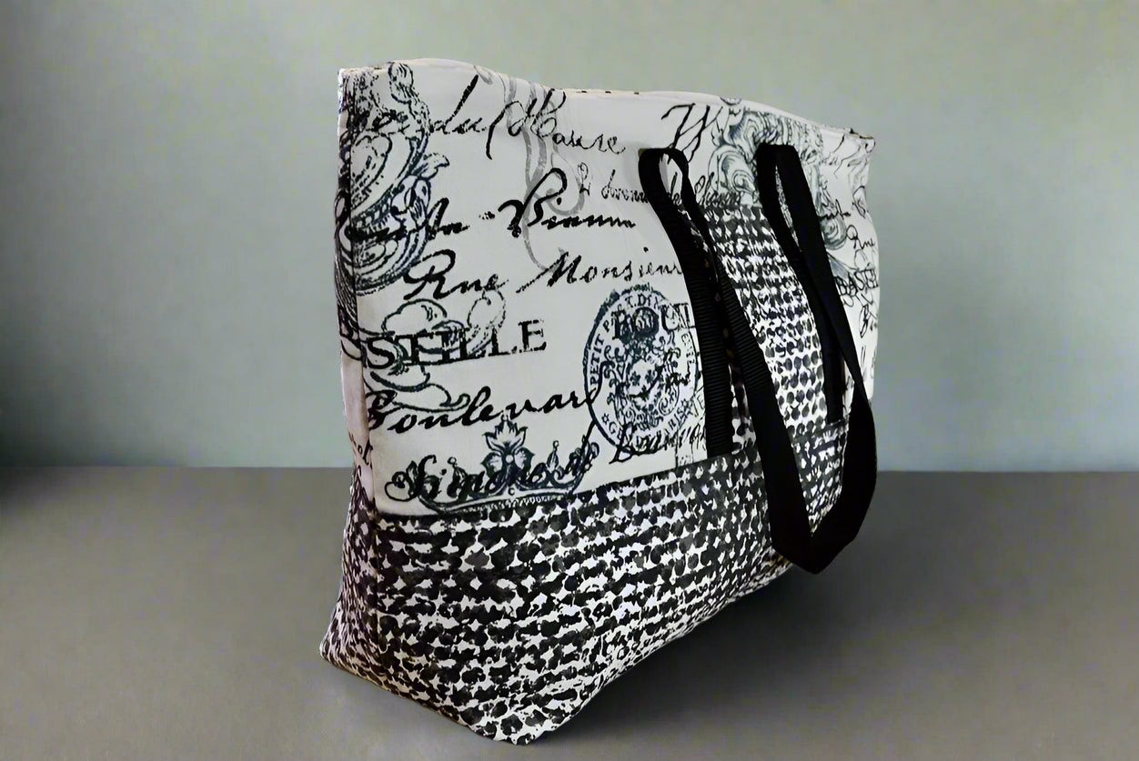 Vogue II Weekender Bag – Sophisticated Paris Print with Modern Contrast