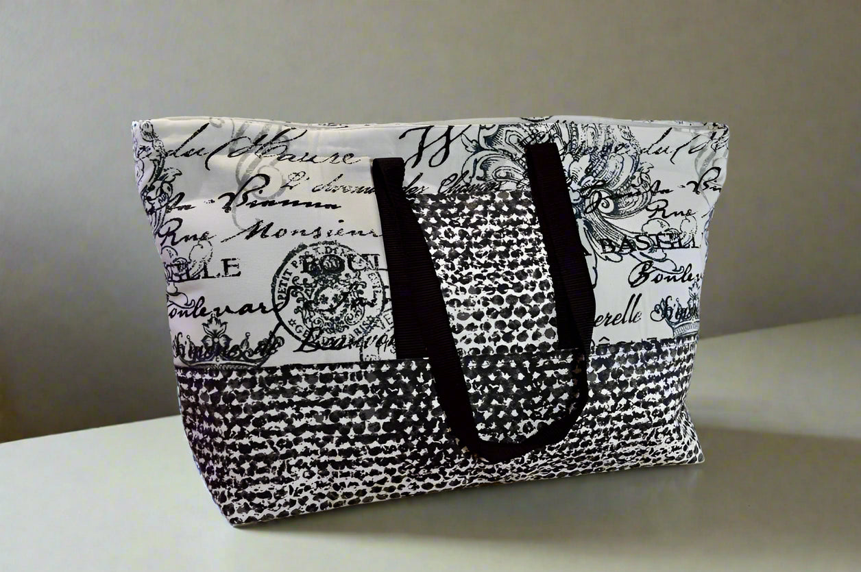 Vogue II Weekender Bag – Sophisticated Paris Print with Modern Contrast