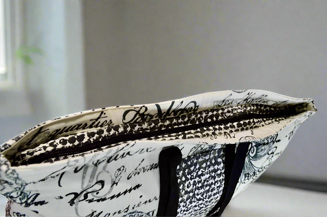 Vogue II Weekender Bag – Sophisticated Paris Print with Modern Contrast