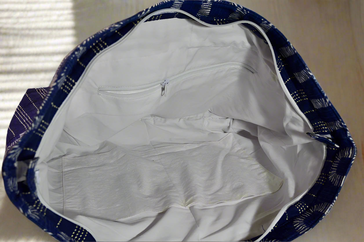 Waves Weekender Bag – Oversized Travel Tote with Pockets & Style
