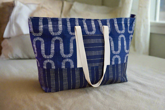 Waves Weekender Bag – Oversized Travel Tote with Pockets & Style